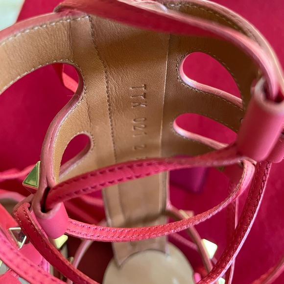 💗Valentino Rockstud Gladiators 💗 - Picture 4 of 6